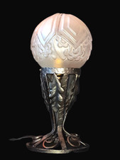 JOLIE LAMPE ART DECO FER FORGÉ MARTELÉ GLOBE VERRE MOULÉ FLORAL