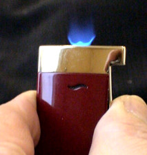 Briquet @--   ST Dupont Ligner