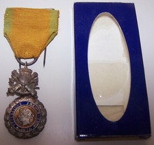 MEDAILLE MILITAIRE ANCIENNE REPUBLIQUE FRANCAISE 1870 AVEC SON ETUI COLLECTION