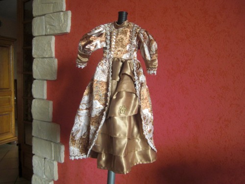 Ancienne robe poupée - de,