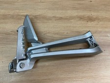 PLATINE ARRIERE DROITE CALE