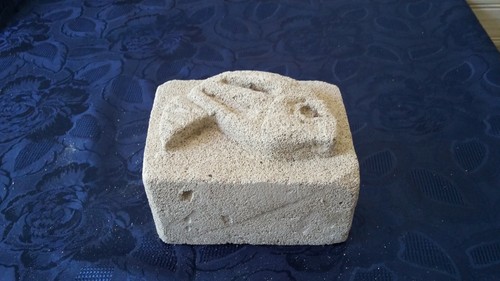 Sculpture non signee sur bloc - signee,