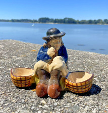 Salière poivrière XIX ème faïence HB Quimper Breton assis entre deux paniers