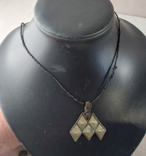 Ancien collier avec pendentif