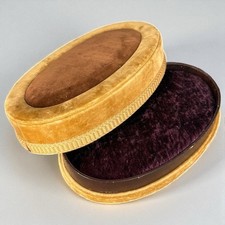 Ancienne boîte ovale velours chocolat Godiva chocolatier confiseur vintage déco