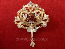 Broche "Néo Classique" Figure