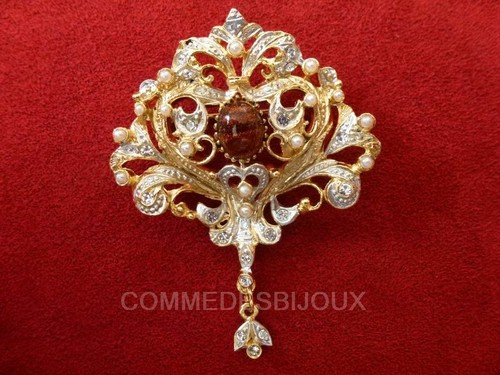 Broche néo classique figure - broche, classique"