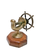 Casse noix, noisettes de table décoratif en bois et laiton " Gouvernail "