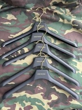   Louis VUITTON  5 Cintres