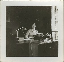 PHOTO ANCIENNE - VINTAGE SNAPSHOT - BUREAU SECRÉTAIRE MACHINE A ÉCRIRE - DESK