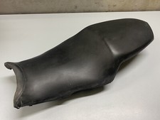 Une selle siège moto - une,