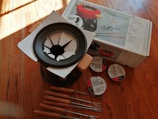 Cousance Idem Le Creuset Service À Fondue Caquelon Noir En Fonte Complet