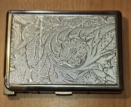 Boîte cigarettes gravée - cigarettes,