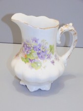 -JOLI ANCIEN POT A LAIT CREMIER PORCELAINE  décor de Violettes collection   D
