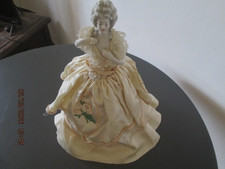 ANCIENNE DEMI FIGURINE POUPEE