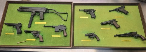 Repliques armes miniatures - armes,