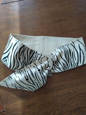 Très Large Ceinture en Cuir ( Zébré avec Boucle Tête De Chat )