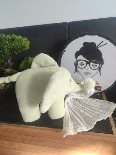 Peluche éléphant vert doudou