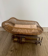 Ancien Pèse-Bébé Système GIRAUD Justicia BREVETÉ SGDG avec Panier en Osier/Rotin