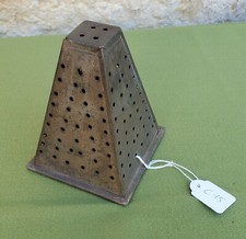 Ancien moule fromage - À,