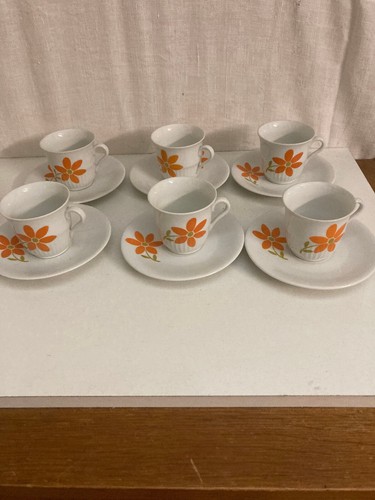 Tasse café avec sous - sous,