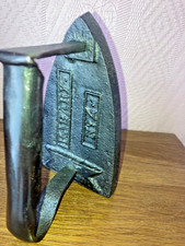 Beau fer à repasser ancien -
