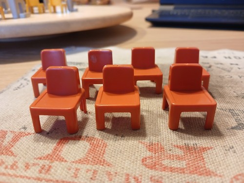 Chaises ecoliers oranges - 7,
