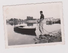 photo ancienne 🎞️ homme tirant bateau septembre 1939 rivière pont