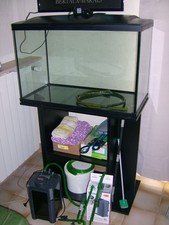 Aquarium eau douce 100 litres meuble et pompe