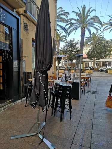 Parasol forain tres - tres, servi