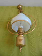 Jolie lanterne suspension plafonnier métal doré verre opalin blanc Napoléon III