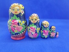Petite poupée russe Matriochka en bois – 5 pièces – peinte à la main