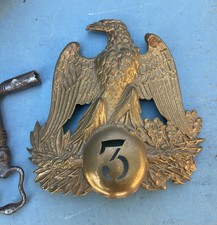 Plaque De Shako datée 1865 . Second Empire .