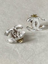 Boucles oreilles clips Chanel