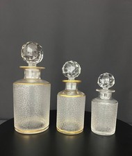 Suite de trois flacons de