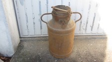Un ancien bidon à lait, en acier, de 20l.