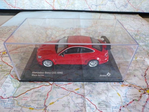 Mercedes amg rouge - c,
