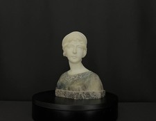 Buste féminin en albâtre et