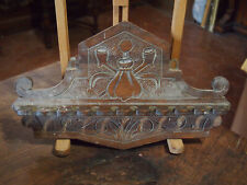 PRESENTOIR MURAL EN BOIS  SCULPTE  PREVU  POUR 10  PIPES EN TERRE CUITE