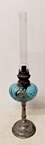 Ancienne lampe pétrole en - a,