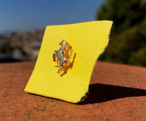 Broche épingles ferrari - épingles,
