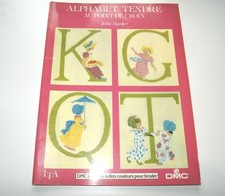 Alphabet tendre au point de croix DMC