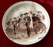 Assiette LA BRETAGNE couleur grès DANSE signé Robert RIGOT Collection BREIZ IZEL