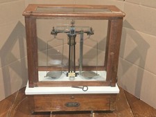 Balance de Précision Pharmacie Chimie TRAYOU et Cie Sous Verre