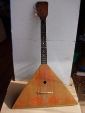 Ancienne BALALAÏKA instrument de musique guitare 3 cordes