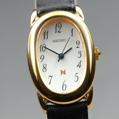 Presque comme neuve montre - [presque, neuve]