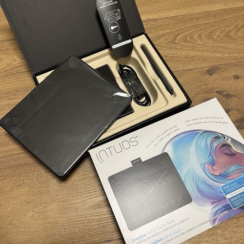 Wacom black small - black, intuos