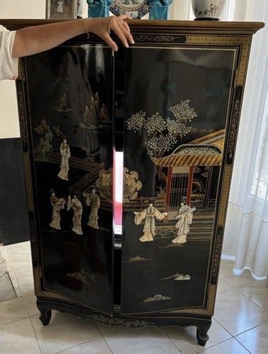Meuble chinois laqué noir