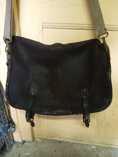 Ancienne accroche cuir de - en,