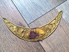 Une plaque casque - plaque, de